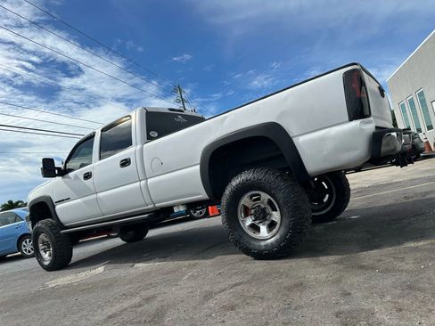 Used 2007 Chevrolet Silverado 2500 W/T w/ Heavy-Duty Power Package image 4