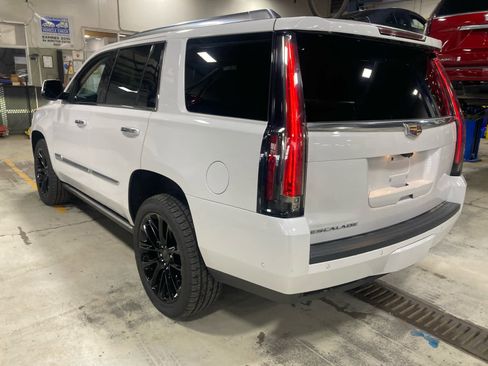 Used 2020 Cadillac Escalade Premium Luxury image 7