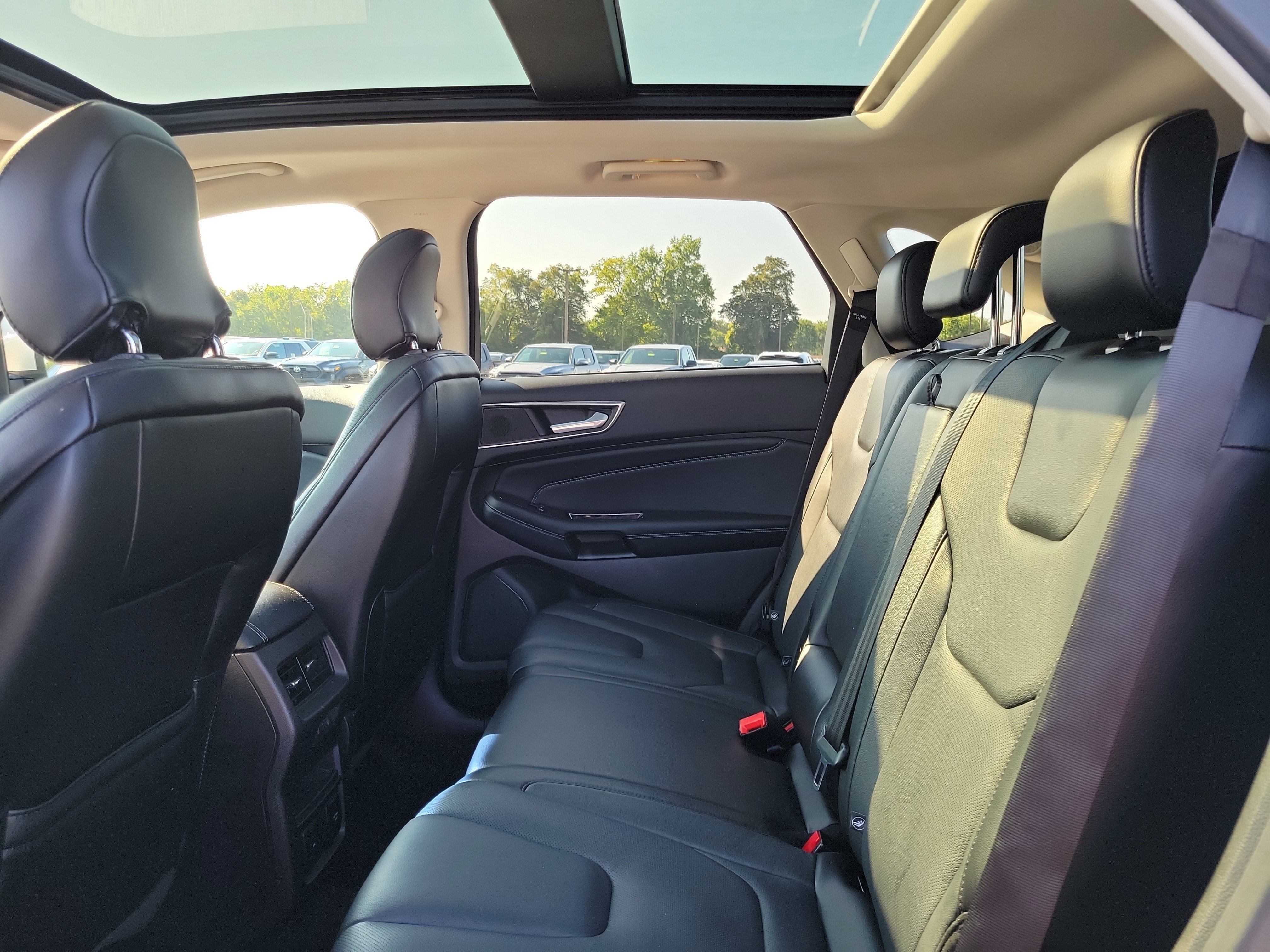 Used 2016 Ford Edge Titanium w/ Equipment Group 302A FWD image 11