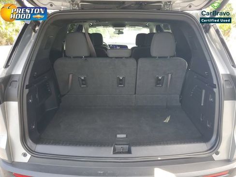 Used 2025 Chevrolet Traverse LT FWD image 8