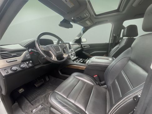 Used 2019 GMC Yukon Denali w/ Open Road Package AWD/4WD image 10