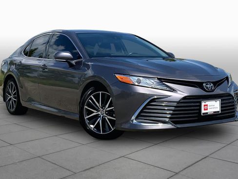 Used 2023 Toyota Camry XLE FWD image 3
