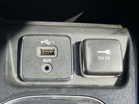Used 2021 Jeep Cherokee Latitude Lux w/ Sun & Sound Group FWD image 33