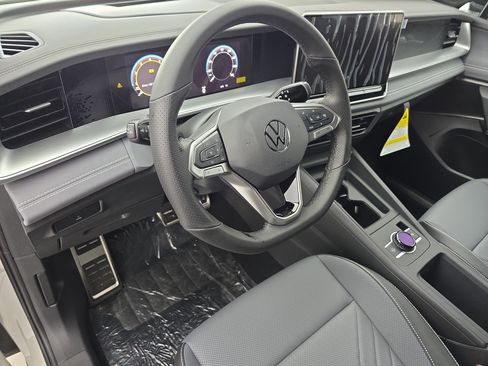 New 2026 Volkswagen Tiguan SE R-Line AWD/4WD image 16