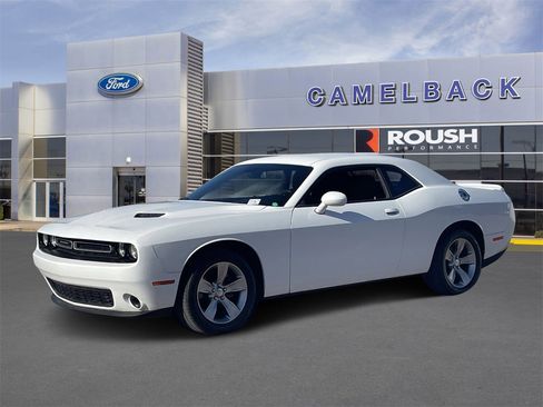 Used 2019 Dodge Challenger SXT image 31