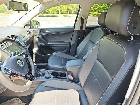 Used 2021 Volkswagen Tiguan SE AWD/4WD image 16