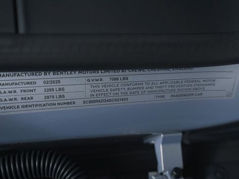 Used 2025 Bentley Flying Spur Plug-In Hybrid AWD/4WD image 38