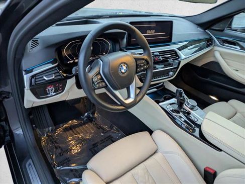 Used 2023 BMW 530e w/ Premium Package image 10