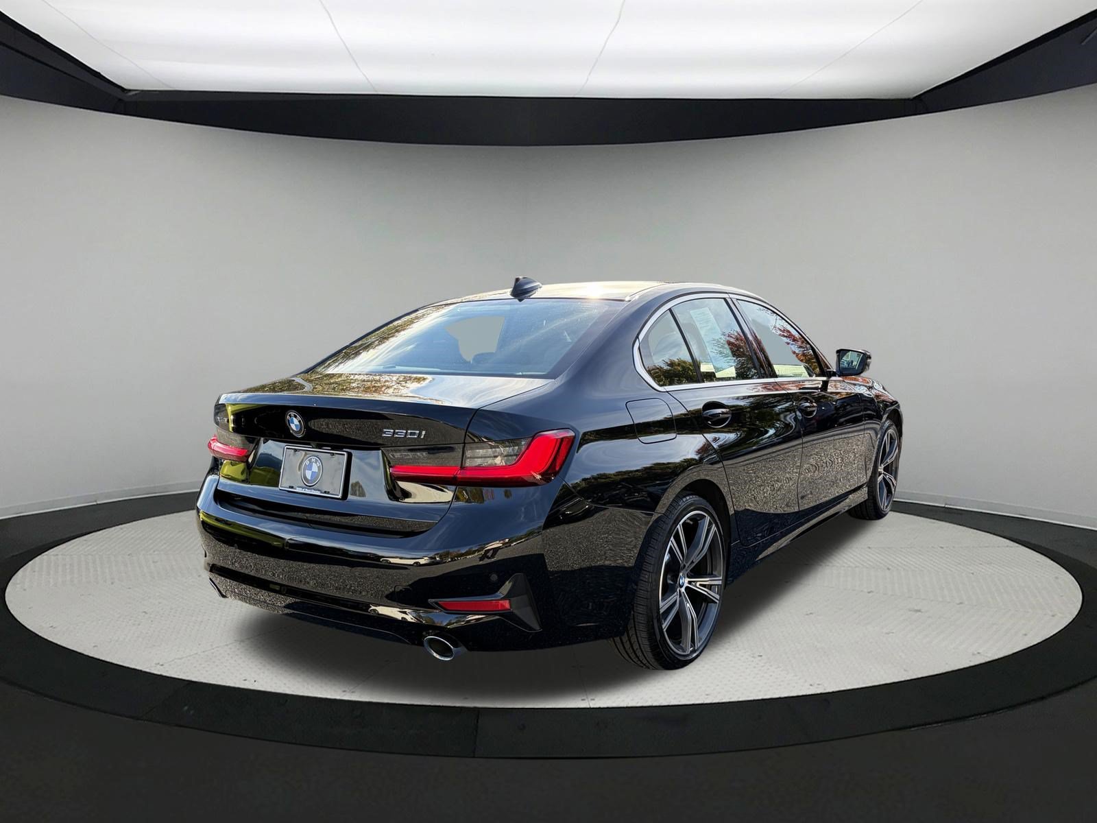 Used 2021 BMW 330i xDrive Sedan w/ Convenience Package AWD/4WD image 5
