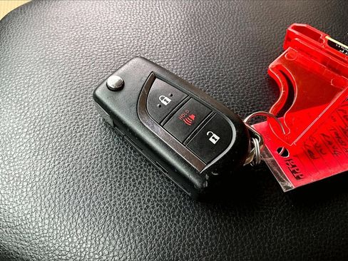 Used 2023 Toyota RAV4 LE image 32