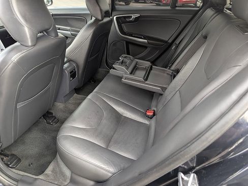Used 2017 Volvo V60 T5 Premier w/ Convenience Package image 19
