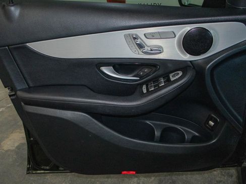 Used 2022 Mercedes-Benz GLC 300 image 3