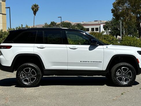 New 2023 Jeep Grand Cherokee Trailhawk image 2