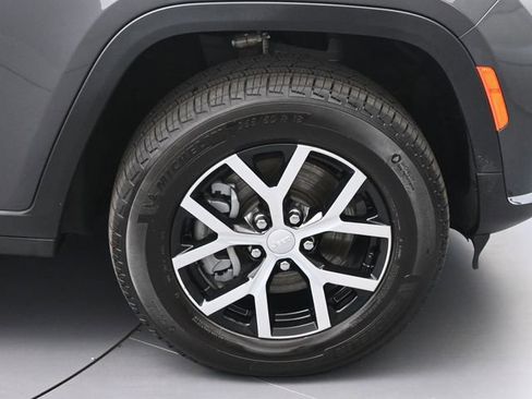 Used 2024 Jeep Grand Cherokee L Limited image 13