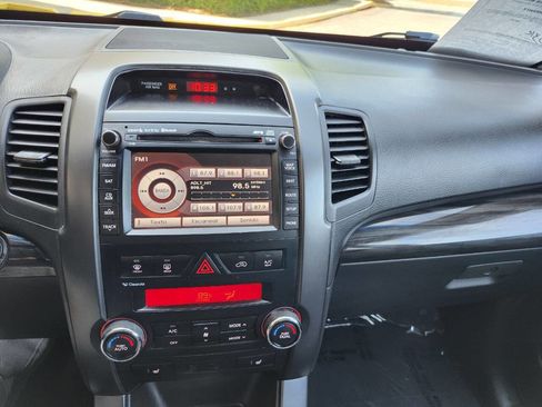 Used 2011 Kia Sorento EX w/ Premium Pkg image 11