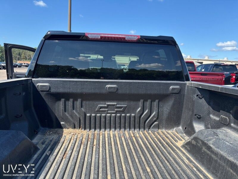 Used 2024 Chevrolet Silverado 1500 LT AWD/4WD image 6