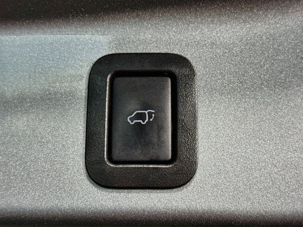 Certified 2018 Toyota Highlander Limited AWD/4WD image 31