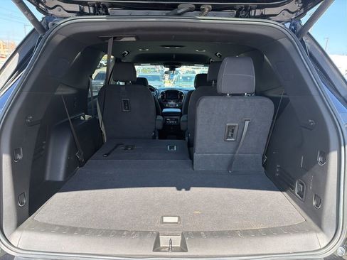 Used 2023 Chevrolet Traverse LT image 8