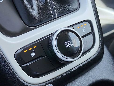 Used 2023 Hyundai Venue Limited FWD image 29