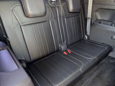Used 2022 Volkswagen Tiguan SE R-Line FWD image 19