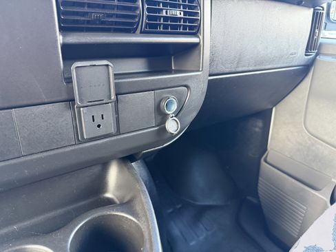 Used 2024 GMC Savana 2500 w/ Driver Convenience Package image 17