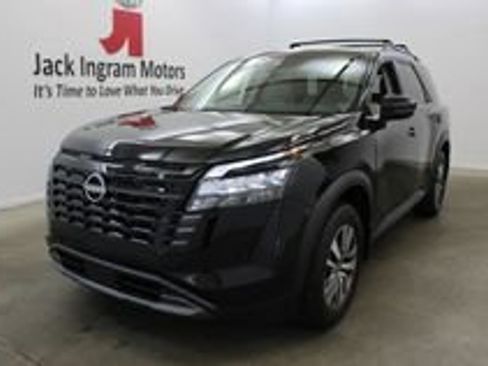 New 2026 Nissan Pathfinder SL FWD image 2