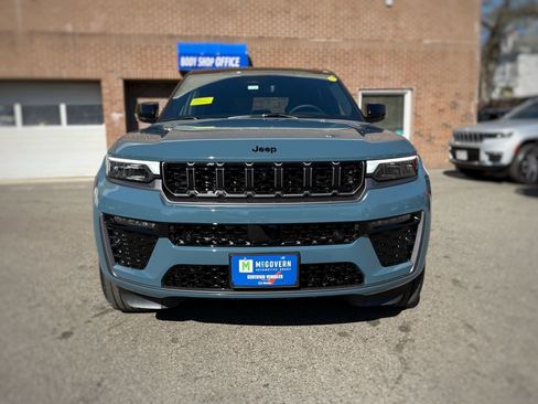 New 2026 Jeep Grand Cherokee Summit AWD/4WD image 2