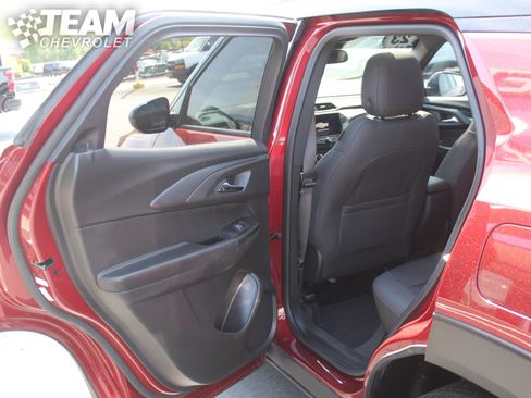 Used 2023 Chevrolet TrailBlazer RS w/ Sun and Liftgate Package FWD image 21