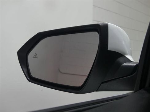 Used 2025 Hyundai Elantra Limited FWD image 14