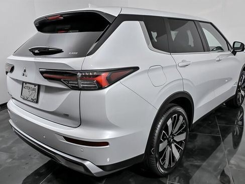 New 2025 Mitsubishi Outlander SE image 8