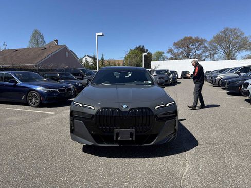 Certified 2023 BMW 740i w/ Parking Assistance Package RWD image 5