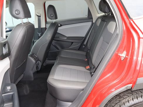 Used 2023 Volkswagen Taos SE AWD/4WD image 8