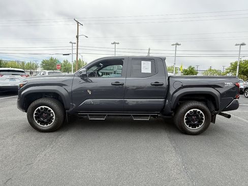 Used 2024 Toyota Tacoma SR5 AWD/4WD image 9