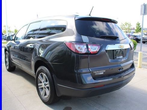 Used 2017 Chevrolet Traverse LT FWD image 4