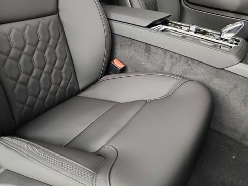 Certified 2025 Volvo XC90 B6 Core w/ Protection Package Premier AWD/4WD image 37