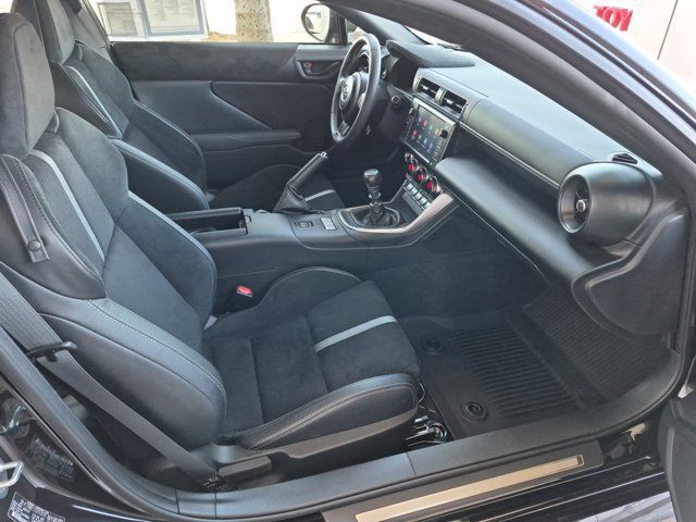 Used 2025 Toyota GR86 Premium w/ ALL Weather Mat Package (TMS) RWD image 5