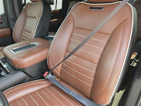 Used 2023 GMC Yukon XL Denali Ultimate w/ LPO, Floor Liner Package AWD/4WD image 16