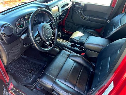 Used 2012 Jeep Wrangler Unlimited Sahara image 16