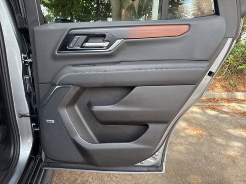Used 2025 GMC Yukon Denali AWD/4WD image 27