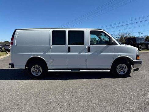 Used 2022 GMC Savana 2500 w/ Driver Convenience Package image 4