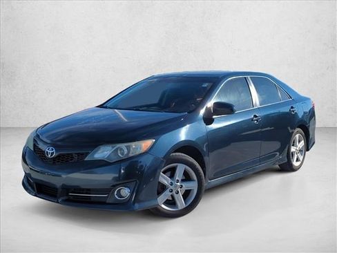 Used 2014 Toyota Camry SE image 1