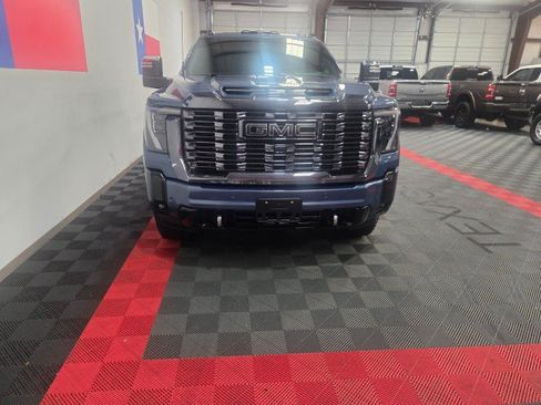 Used 2024 GMC Sierra 2500 Denali Ultimate AWD/4WD image 4