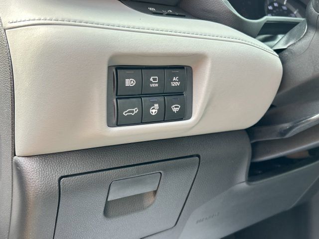 Used 2021 Toyota Highlander Limited AWD/4WD image 39
