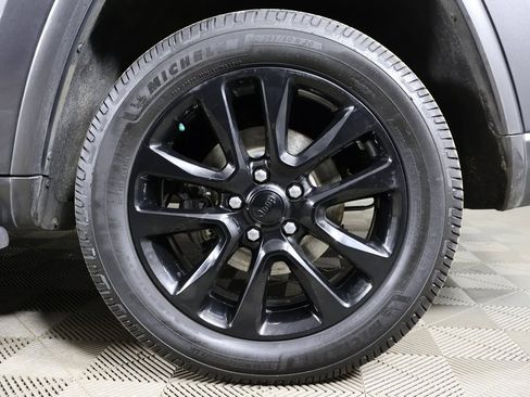 Used 2018 Jeep Grand Cherokee Altitude image 19