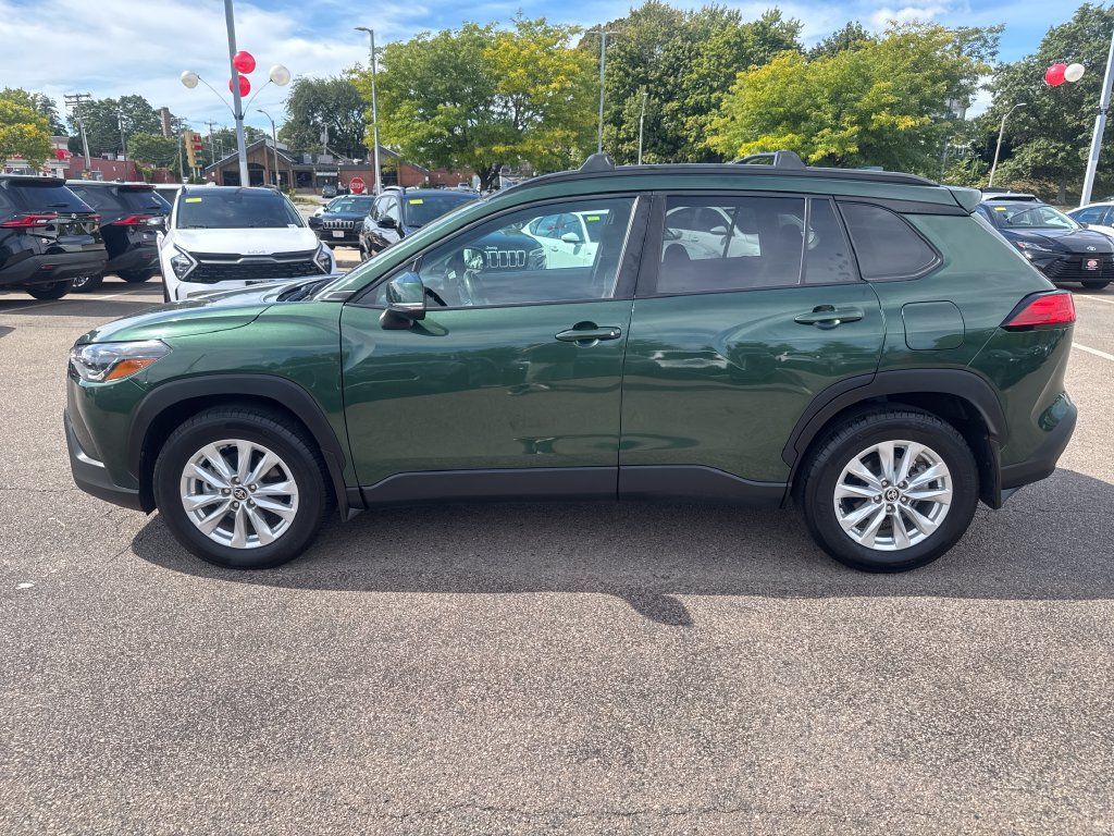 Used 2023 Toyota Corolla Cross LE w/ Moonroof Package AWD/4WD image 4