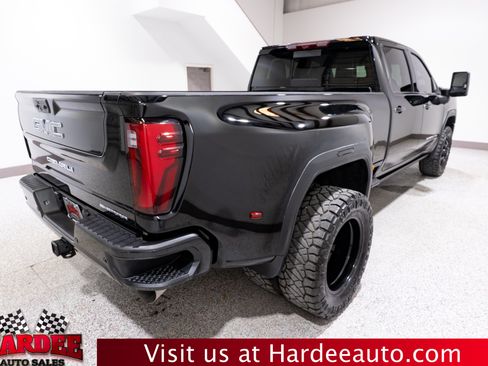 Used 2024 GMC Sierra 3500 Denali Ultimate AWD/4WD image 5