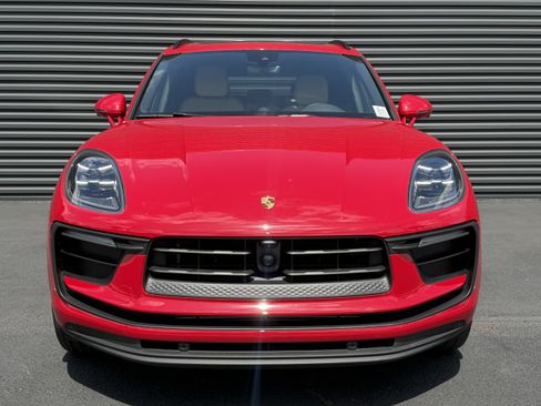 Certified 2024 Porsche Macan AWD/4WD image 6