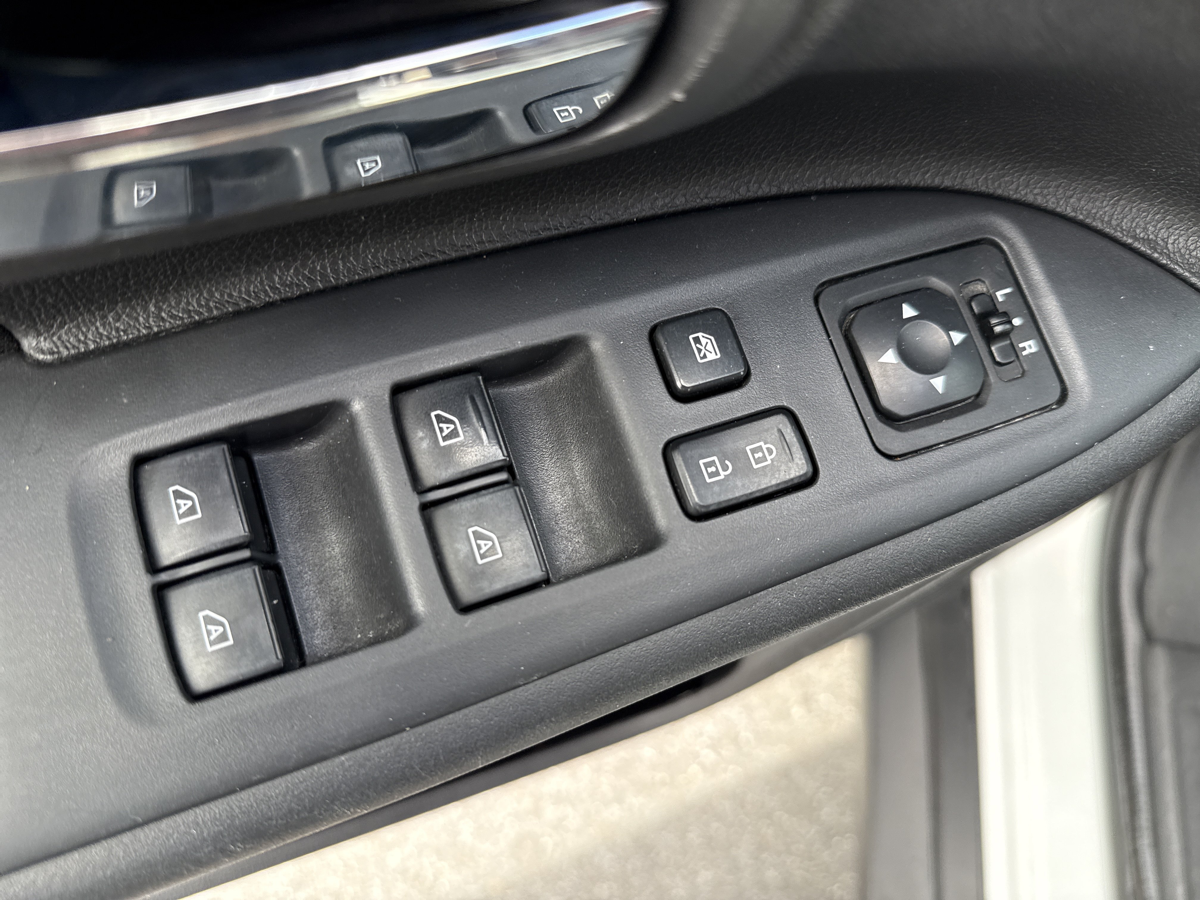 Used 2020 Mitsubishi Outlander ES AWD/4WD image 17