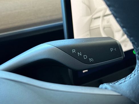 Used 2022 Tesla Model Y Long Range image 21