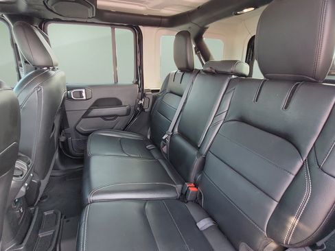 Used 2021 Jeep Wrangler Unlimited Sahara w/ Cold Weather Group AWD/4WD image 44
